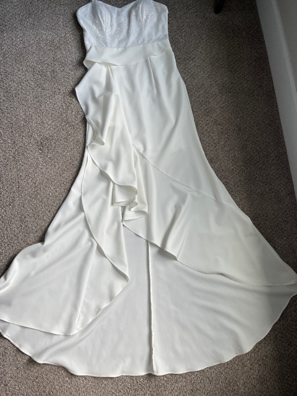 Asymmetrical floor length gown - Picture 4 of 12